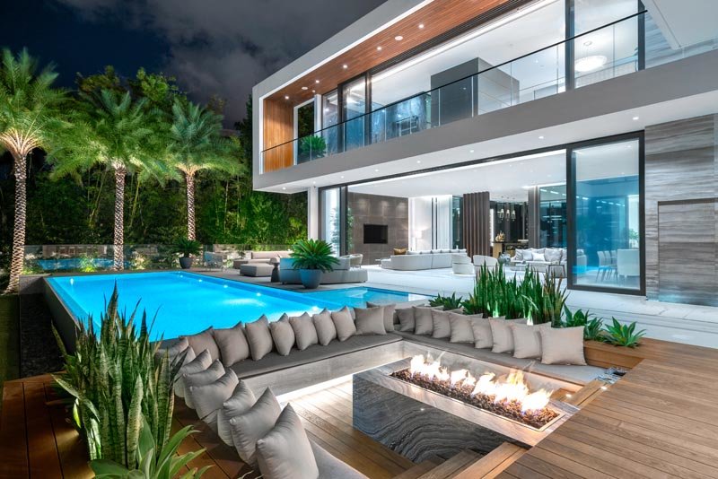 Modern_Home_Palm_Beach_For_Sale_-_Backyard